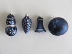 4 donkerblauw met zilveren kerstballen ornamenten van glas, Diversen, Kerst, Ophalen of Verzenden, Zo goed als nieuw