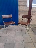 2 bruine vintage stoelen industrieel model, Huis en Inrichting, Zo goed als nieuw, Ophalen