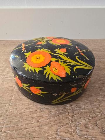 Prachtige antieke lakdoos in bloemendecor sieradendoosje  beschikbaar voor biedingen
