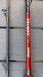 Okuma Cortez/ 2.49 mtr/ 12-20 lbs. 2 stuks ZGAN., Ophalen, Zo goed als nieuw, Werphengel