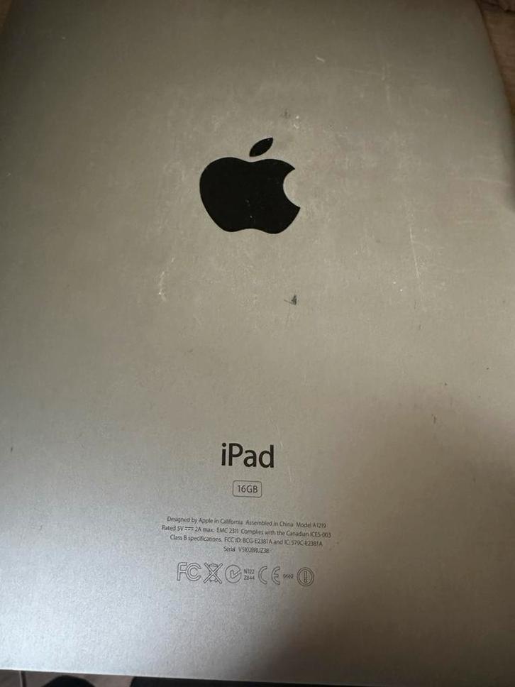 Oude iPad 16GB - Leuk voor spelletjes! Tegen e.a.bod, Computers en Software, Apple iPads, Gebruikt, Apple iPad, Wi-Fi, 9 inch