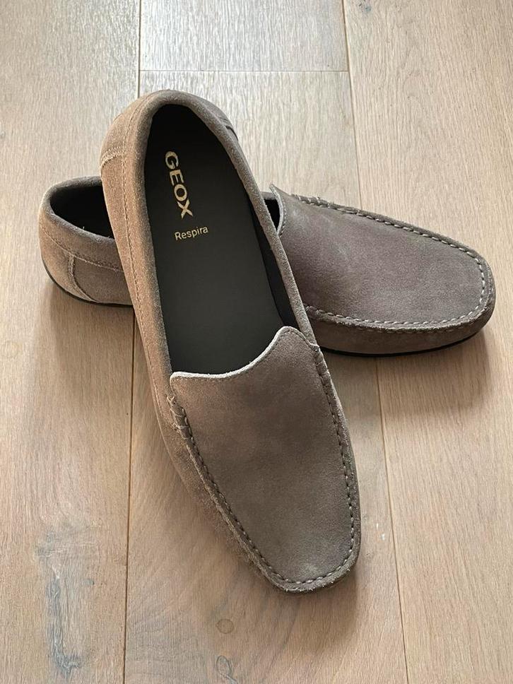 NIEUW Geox Suede Loafers Maat 42 Taupe / Dove Grey, Kleding | Heren, Schoenen, Nieuw, Loafers, Overige kleuren, Ophalen of Verzenden