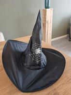 Zwarte Halloween Heksenhoed met Spinneweb, Ophalen of Verzenden, Zo goed als nieuw