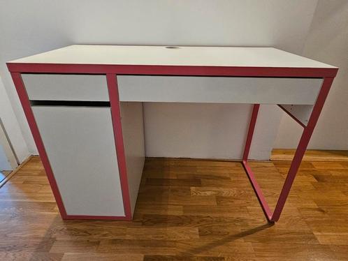Bureau Micke van Ikea, Huis en Inrichting, Bureaus, Zo goed als nieuw, Bureau, Ophalen