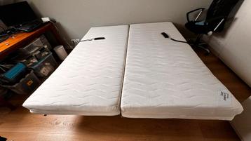 Elektrisch Verstelbaar Bed 90x200 + Matras beschikbaar voor biedingen