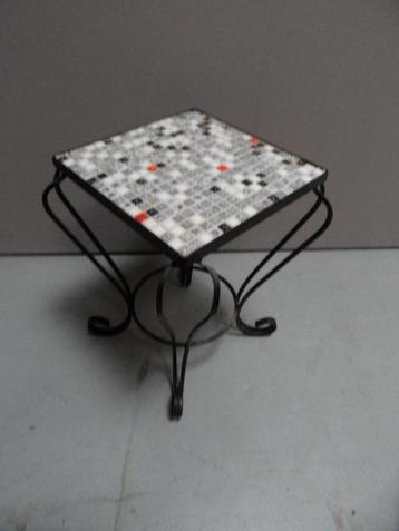 vintage bijzettafeltje  fifties beschikbaar voor biedingen