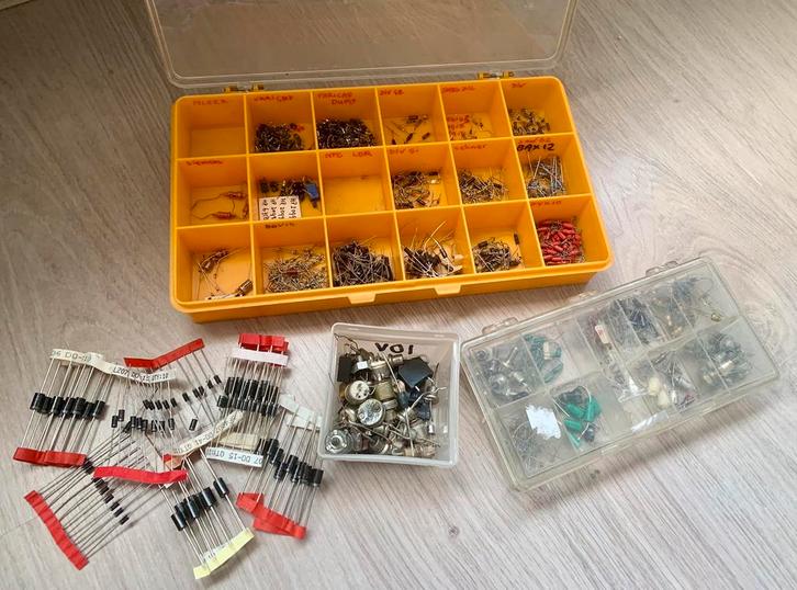 Partij vintage diodes allerlei, Hobby en Vrije tijd, Elektronica-componenten, Gebruikt, Ophalen of Verzenden