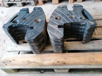Valtra gewichten frontgewichten 40kg beschikbaar voor biedingen