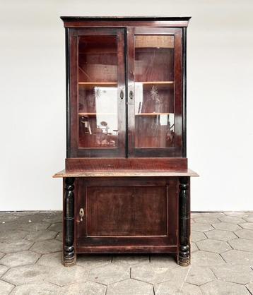 Brocante vitrinekast, boekenkast met glazen deurtjes, 1970's beschikbaar voor biedingen