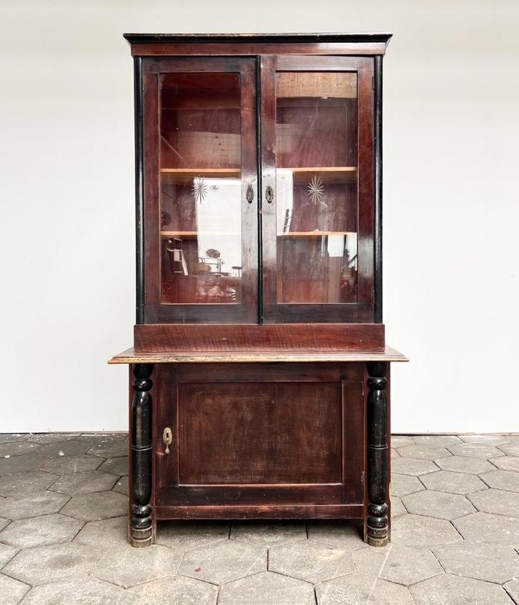 Brocante vitrinekast, boekenkast met glazen deurtjes, 1970's, Huis en Inrichting, Kasten | Boekenkasten, Gebruikt, 50 tot 100 cm