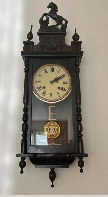 Houten Wandklok met Paard beschikbaar voor biedingen