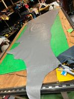 Lichtgrijze halve huid 1.2mm dik soepel kroko print A-313, Ophalen of Verzenden, Leer of Kunstleer, 30 tot 200 cm, 30 tot 120 cm