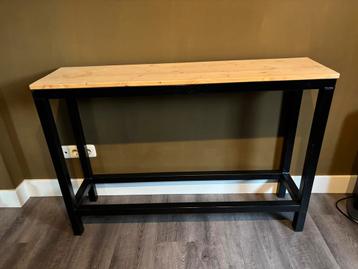 Sidetable zwart metaal met houten plank beschikbaar voor biedingen