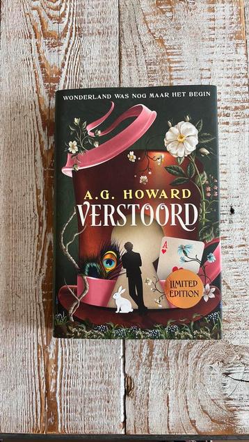Verstoord, A.G. Howard beschikbaar voor biedingen