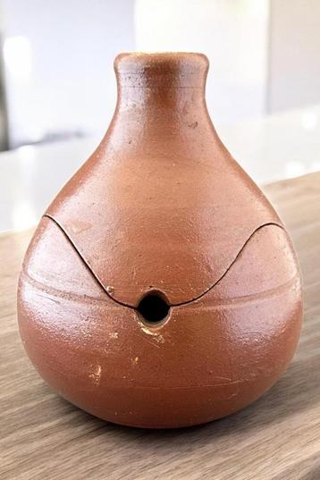 Keramische wierookbrander.  beschikbaar voor biedingen