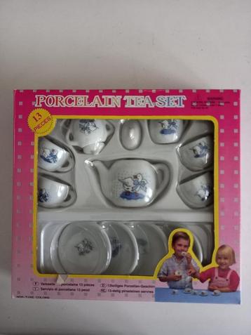 Kinder theeservies porcelein beschikbaar voor biedingen