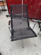 Eames Vitra EA116 Lounge Chair - Netweave, Huis en Inrichting, Stoelen, Gebruikt, Zwart, Ophalen of Verzenden, Metaal