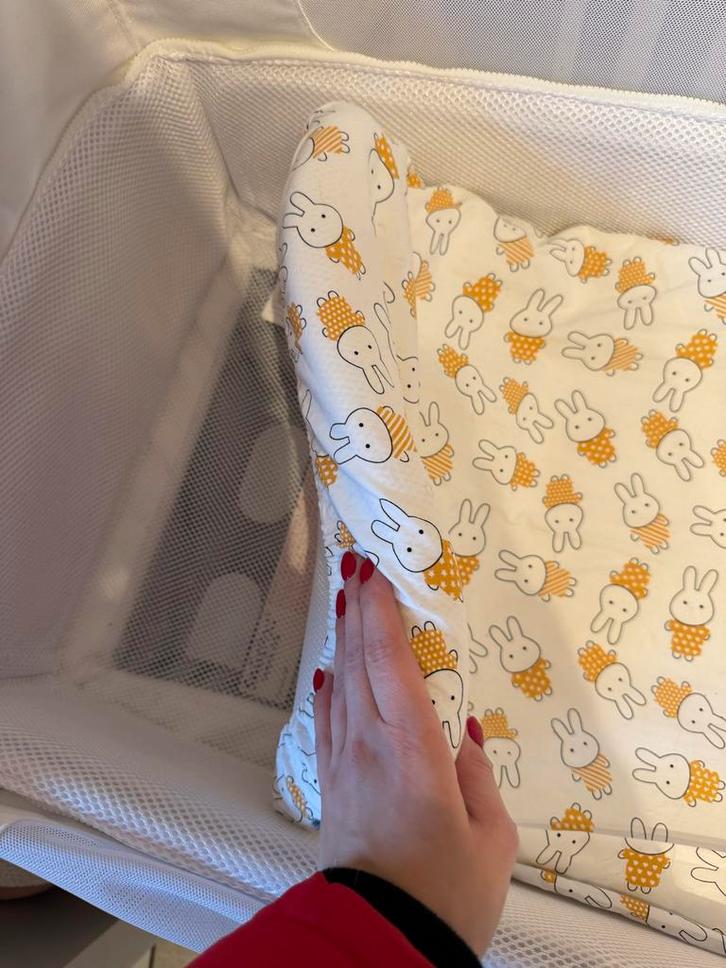 Snuzpod 4 Co-sleeper, Kinderen en Baby's, Babywiegjes en Ledikanten, Zo goed als nieuw, Wieg, Ophalen