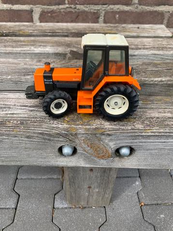 Britains Renault 145-14 en kiep aanhanger beschikbaar voor biedingen