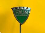 Emaille speldje Faun auto transport, Ophalen of Verzenden, Gebruikt, Transport