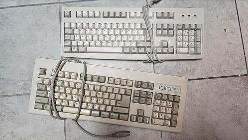 Twee AT Toetsenborden met DIN aansluiting, Computers en Software, Toetsenborden, Gebruikt, Qwerty, Bedraad, Ophalen of Verzenden