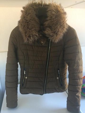 Winterjas Bershka Girls groen maat 176 of XS beschikbaar voor biedingen
