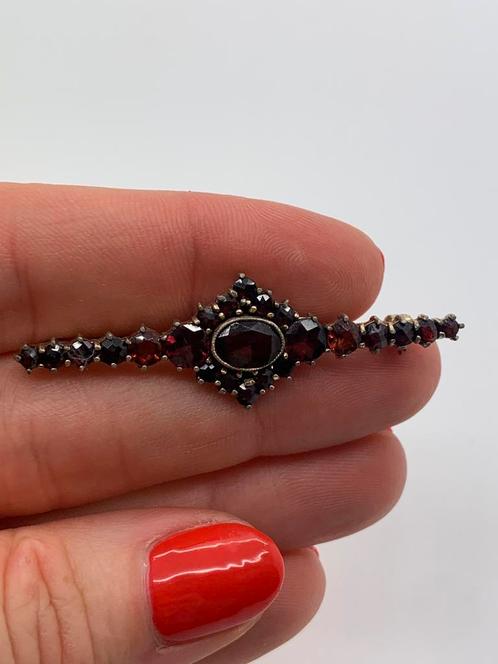 X293 Prachtige zilveren granaat broche, Sieraden, Tassen en Uiterlijk, Antieke sieraden, Broche, Zilver, Met edelsteen, Ophalen of Verzenden