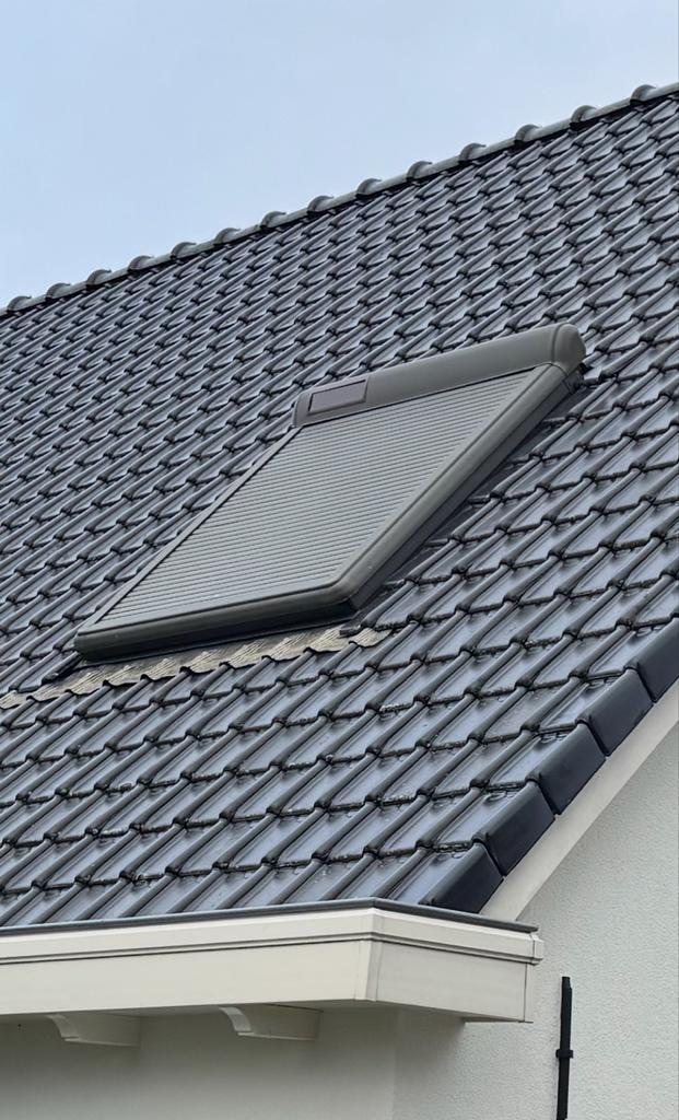 Fakro Dakraam 134x140cm + ASR Solar Rolluik, Doe-het-zelf en Verbouw, Rolluiken, Zo goed als nieuw, 100 tot 150 cm, 100 tot 150 cm