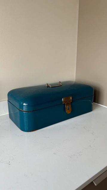 Leuke vintage broodtrommel turquoise emaille