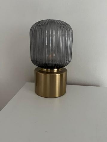 Twee IKEA Malm nachtkastjes + Solklint lamp - afbeelding 5