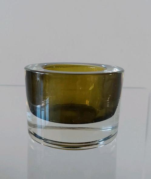 Waxinelichthouder van zwaar transparant glas met groen, Antiek en Kunst, Antiek | Glas en Kristal, Ophalen of Verzenden