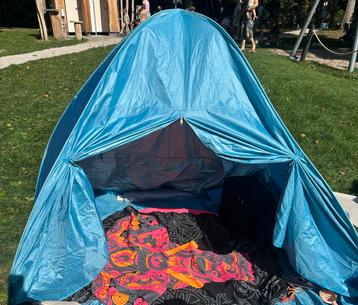 Pop-up tent beschikbaar voor biedingen