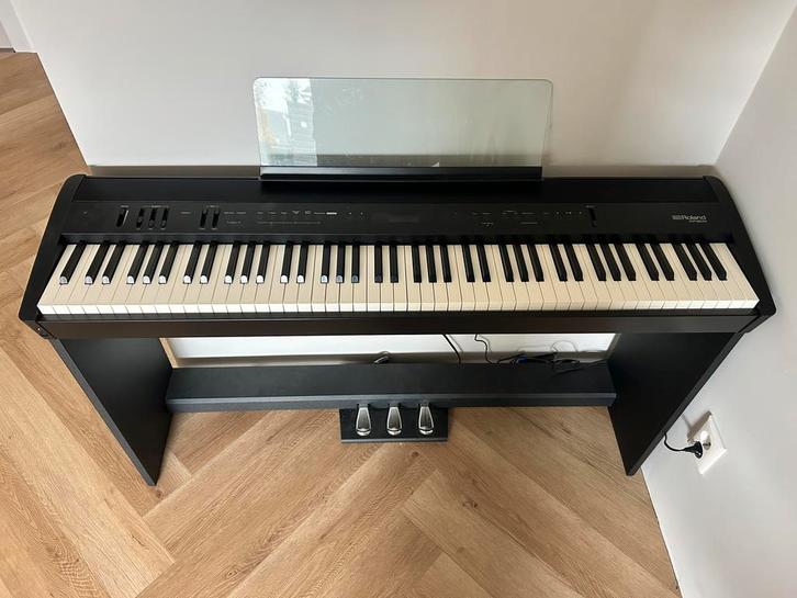 Roland FP-60X Digitale Piano (premium bundle) - Als nieuw!, Muziek en Instrumenten, Piano's, Zo goed als nieuw, Piano, Zwart, Digitaal