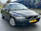 Volvo S60 2.4 140PK 2001 Grijs nap airco leer 24-03-2025 apk, Auto's, Volvo, Te koop, Zilver of Grijs, Geïmporteerd, 5 stoelen