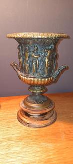 Urn, brons, Mythologische versieringen, Napoleontijd, Antiek en Kunst, Antiek | Vazen, Ophalen of Verzenden