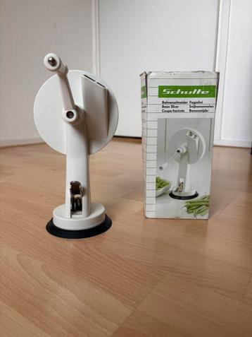 Schulte snijbonenmolen met vacuümvoet beschikbaar voor biedingen