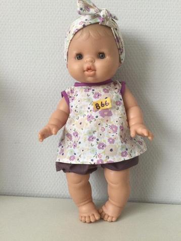 Nr 866 poppenkleertjes babypop 34 cm Reina Paola pop 34 cm  beschikbaar voor biedingen
