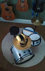 Kinder Drumstel Millenium Youngster Set Silver, compleet, Muziek en Instrumenten, Drumstellen en Slagwerk, Ophalen, Zo goed als nieuw