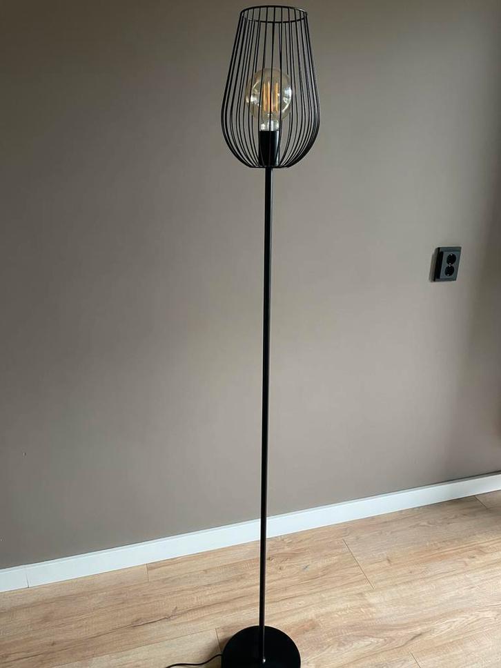 Vloerlamp Lagos - mat zwart - 165 cm, Huis en Inrichting, Lampen | Vloerlampen, Zo goed als nieuw, 150 tot 200 cm, Metaal, Ophalen