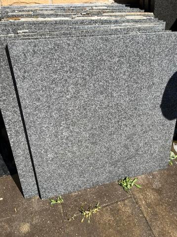 Keramische tegels(60x60)+basalt randstukken voor bijv vijver beschikbaar voor biedingen