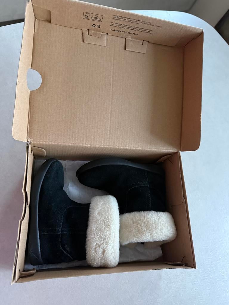 UGG Jorie kids baby LAARSJE BONTRAND ZWART maat 23,5, Ophalen of Verzenden, Zo goed als nieuw, Jongetje of Meisje, Laarsjes