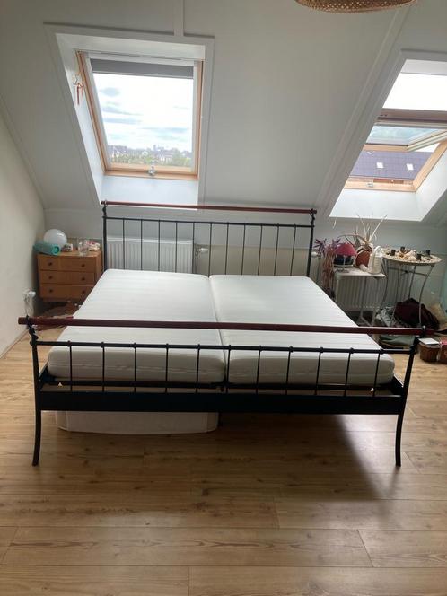 Leuk bed incl matrassen, Huis en Inrichting, Slaapkamer | Bedden, Zo goed als nieuw, Tweepersoons, 180 cm, 200 cm, Metaal, Wit