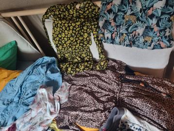 Merkkleding,  eigentijds beschikbaar voor biedingen
