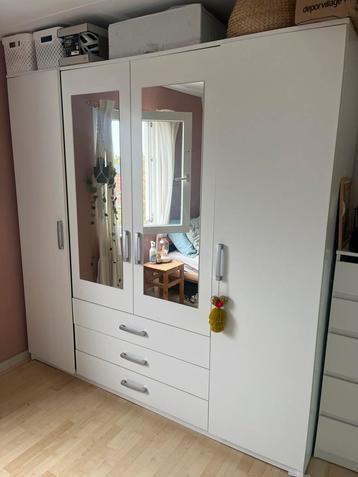 Kledingkast Vellerup 200x200 wit beschikbaar voor biedingen