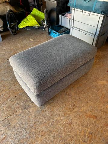 Mooie hocker! Taupe beschikbaar voor biedingen