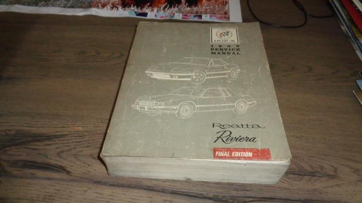 ZEER DIK USA WerkplHandboek BUICK REATTA , RIVIERA  1989, Boeken, Auto's | Folders en Tijdschriften, Gelezen, Overige merken, Verzenden