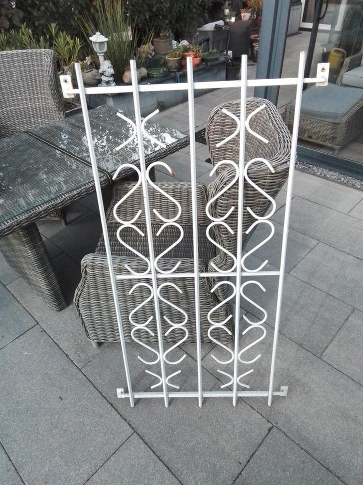 Mooi en degelijk wit Sier- en Beveiligingshek, Doe-het-zelf en Verbouw, Glas en Ramen, Dakraam, Minder dan 80 cm, Ophalen of Verzenden