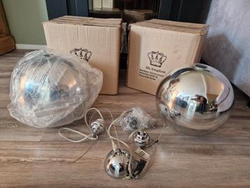 NIEUW! 2 glazen Bollampen. Zilver/glas Doorsnede 30cm beschikbaar voor biedingen
