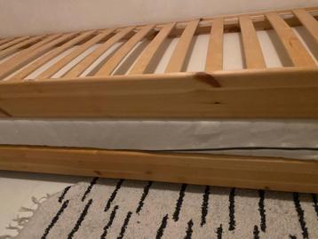 2 x 1 persoons stapelbare bedden met matrassen ikea utaker - afbeelding 2