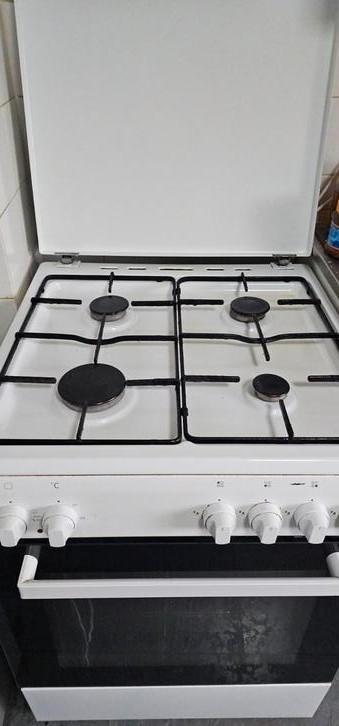 T. E. A. B. ETNA gasfornuis met oven TK aangeboden  beschikbaar voor biedingen